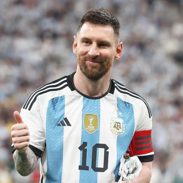 1744981343_messi-12