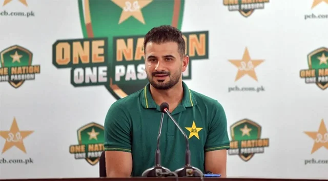 sharmila-tagore-simi-garewal-reunite-at-cannes-for-ray-classic