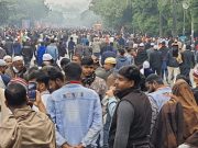 ভোর থেকেই মানিক মিয়া অ্যাভিনিউয়ে মানুষের জোয়ার