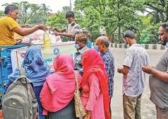 ১৯৫ টাকা বাঁচাতে রোদে দীর্ঘ লাইন
